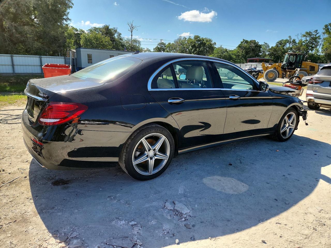 2017 Mercedes-Benz E 300 4Matic - Фото 3