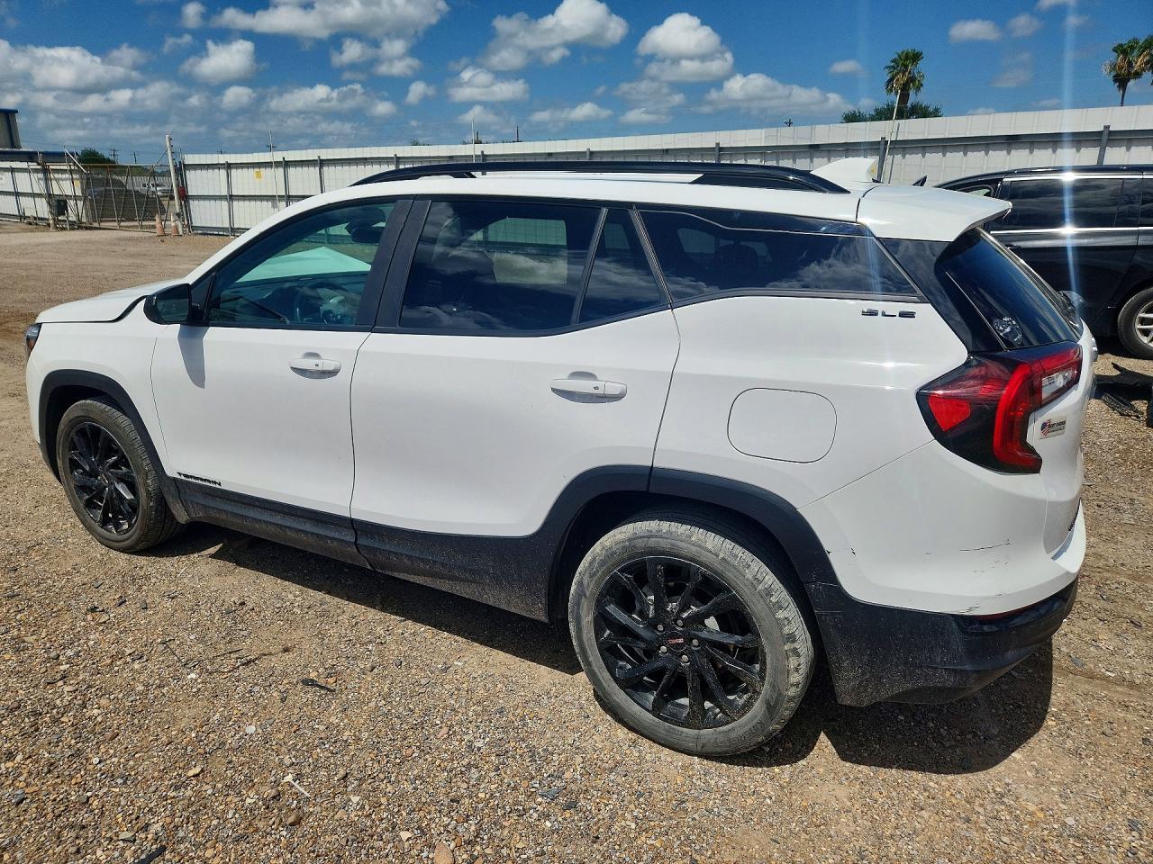2024 GMC Terrain Sle - Image 2