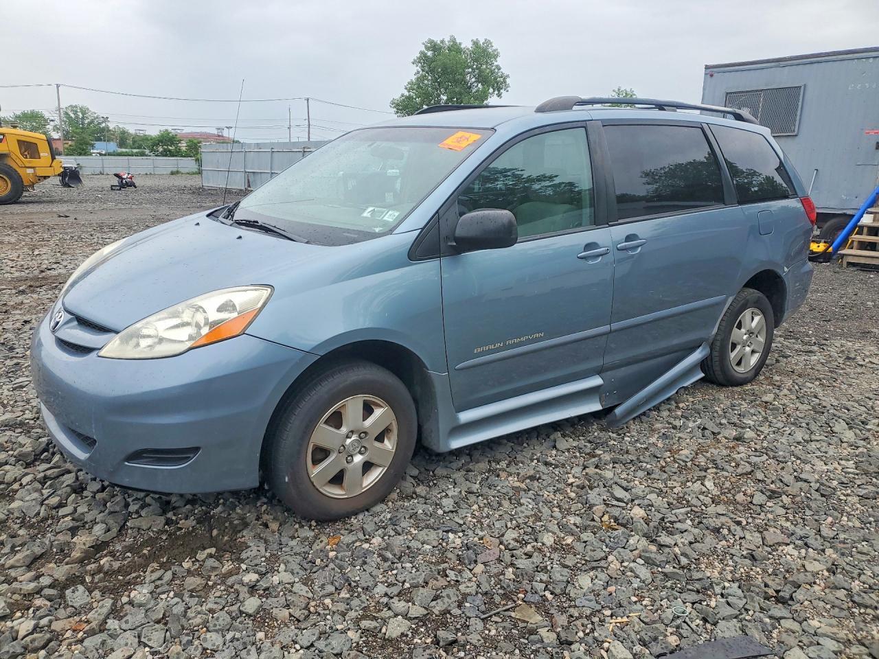 2006 Toyota Sienna Le 8 Passenger