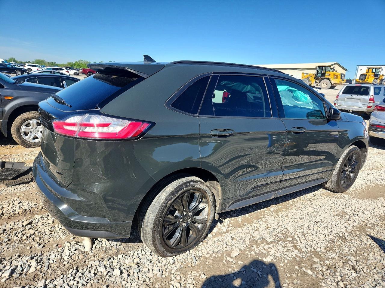 2024 Ford Edge Se - Image 3