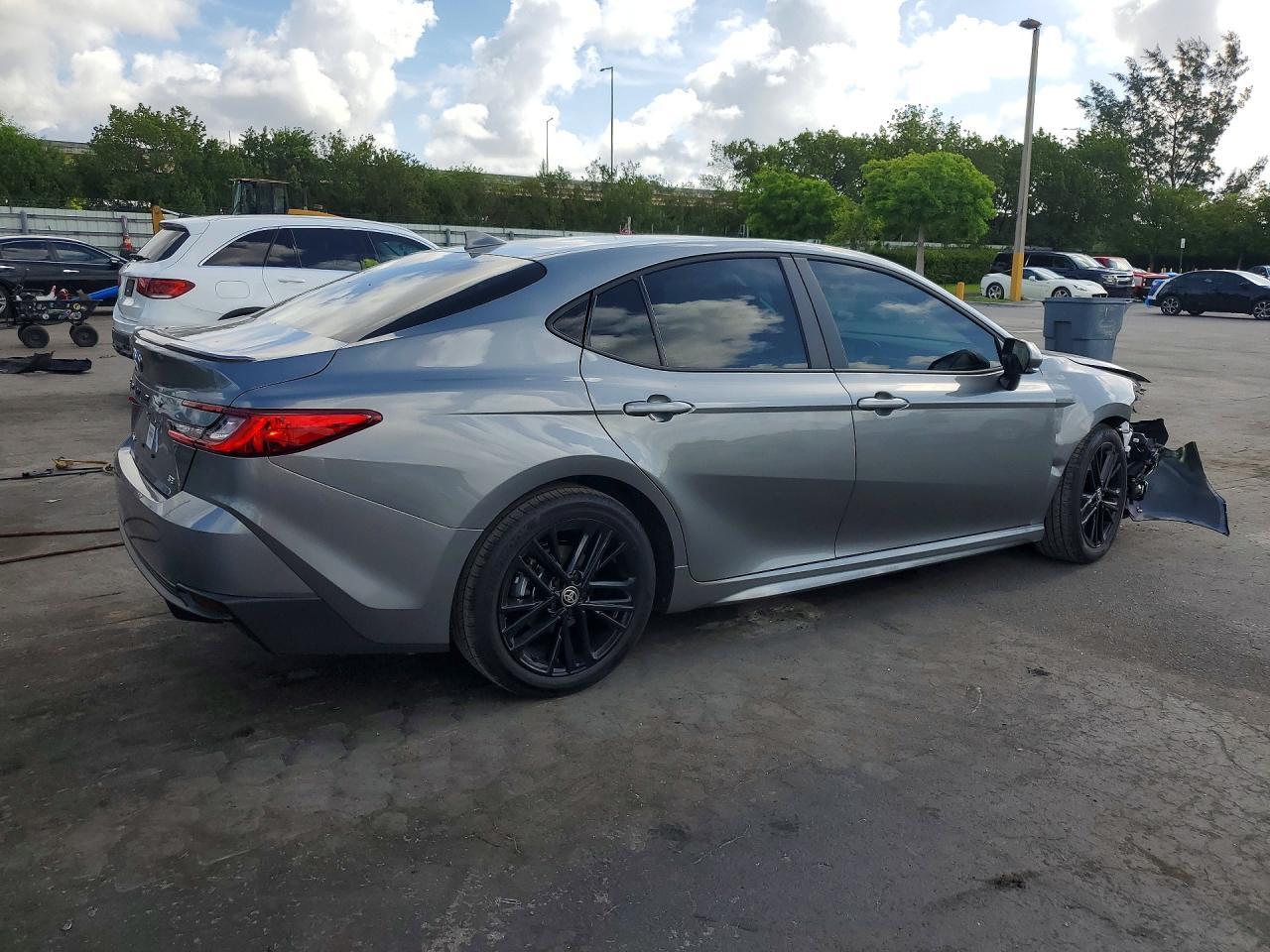 2026 Toyota Camry Se - Image 3