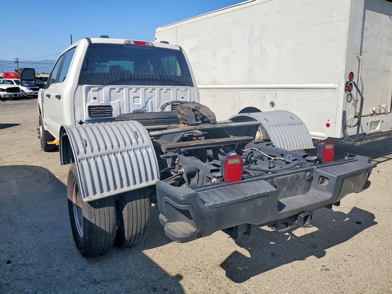 2023 Ford F350 Super Duty - Фото 2