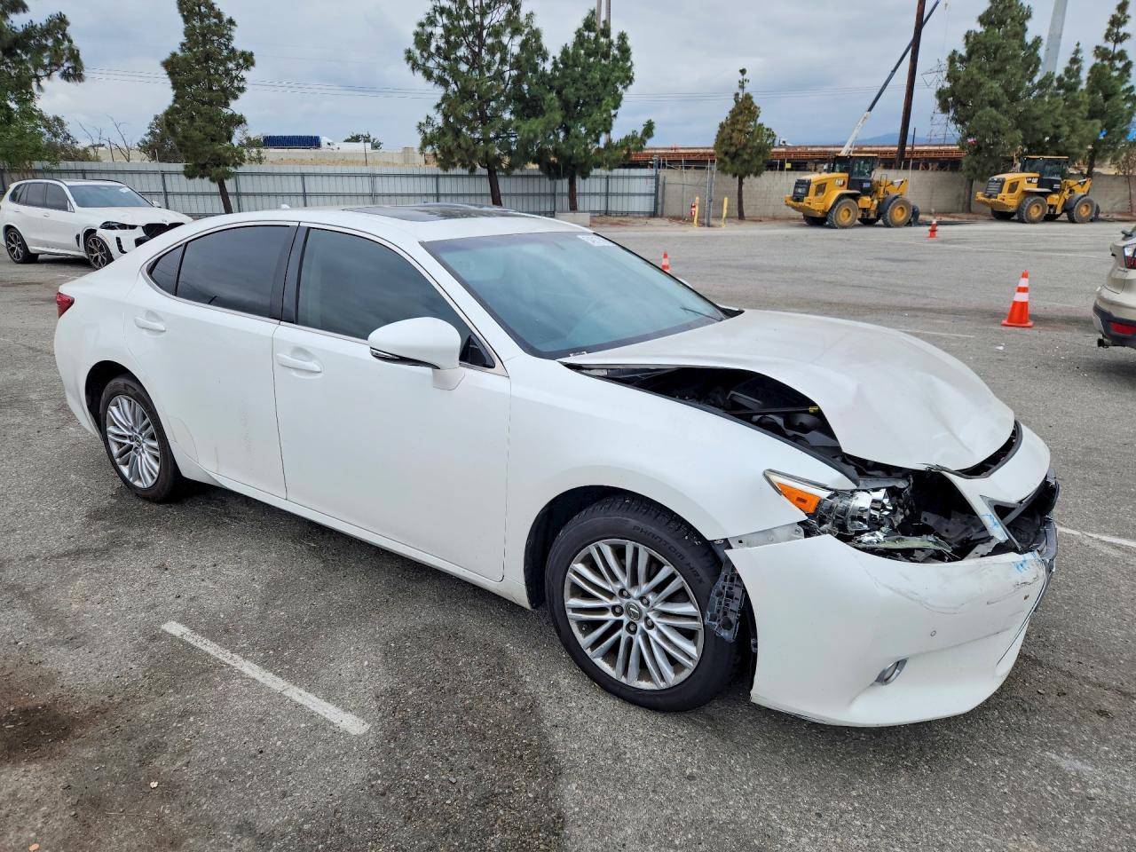 2014 Lexus Es - Image 4