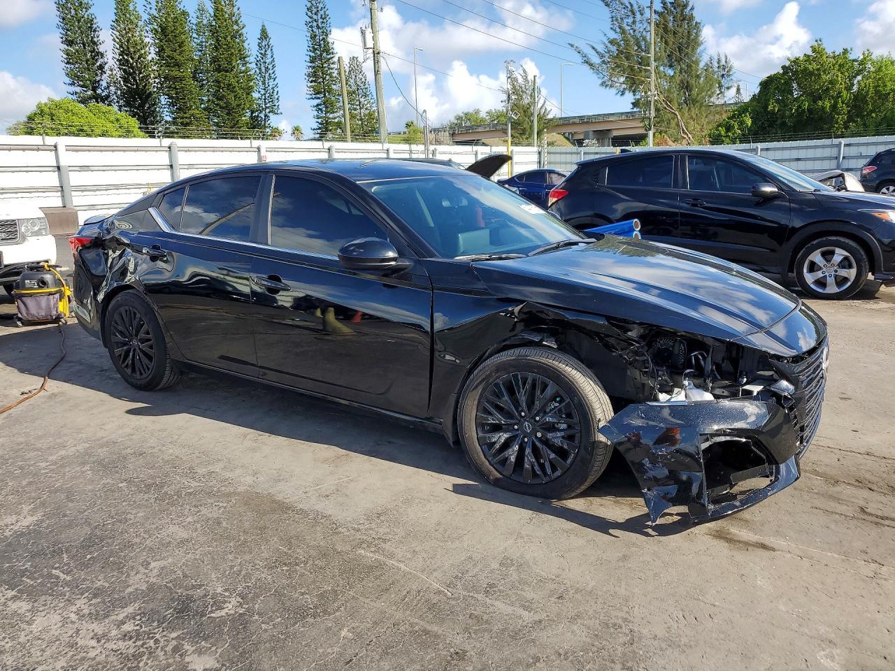 2025 Nissan Altima Sv - Image 4