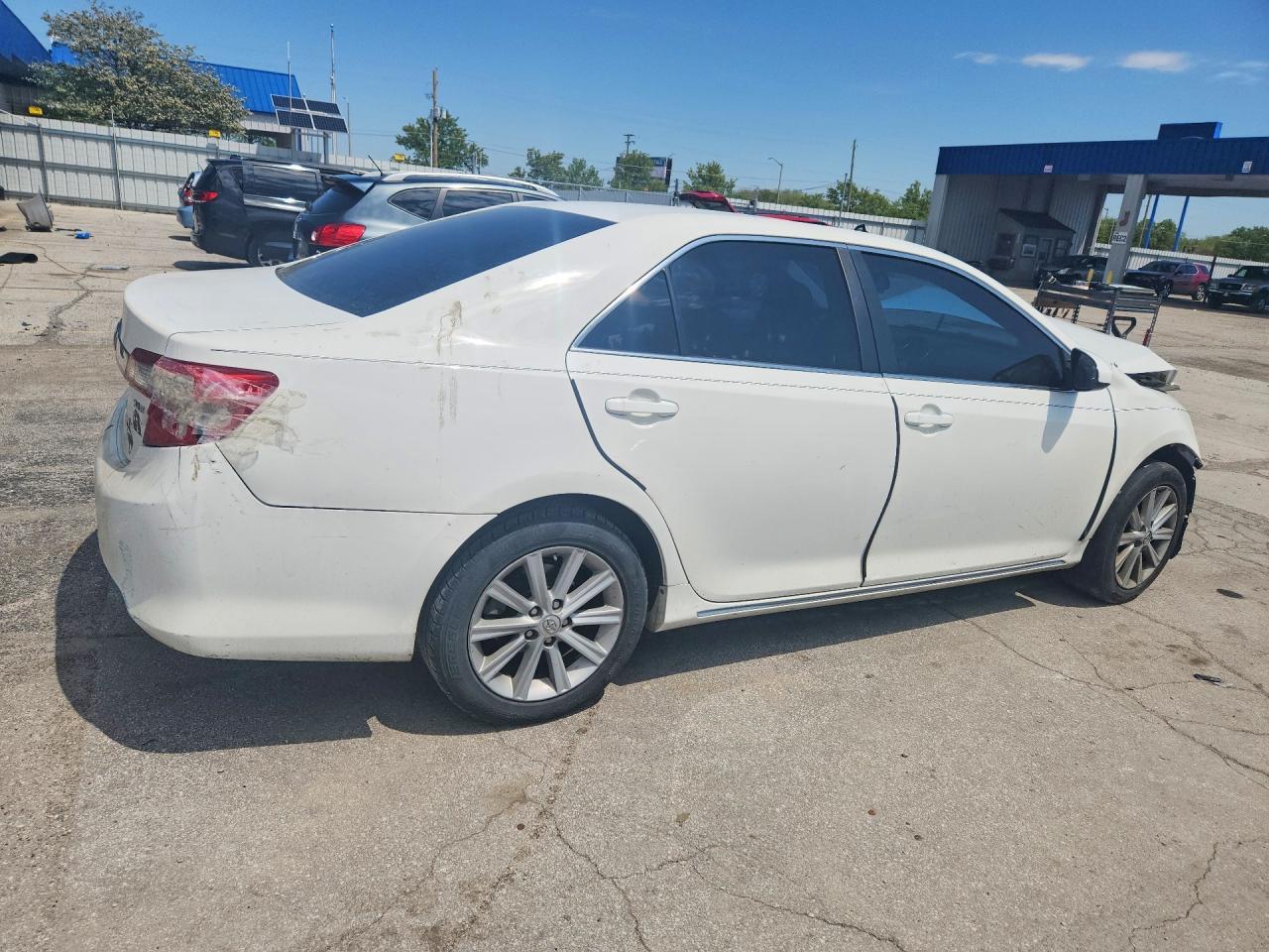 2014 Toyota Camry Xle - Image 3