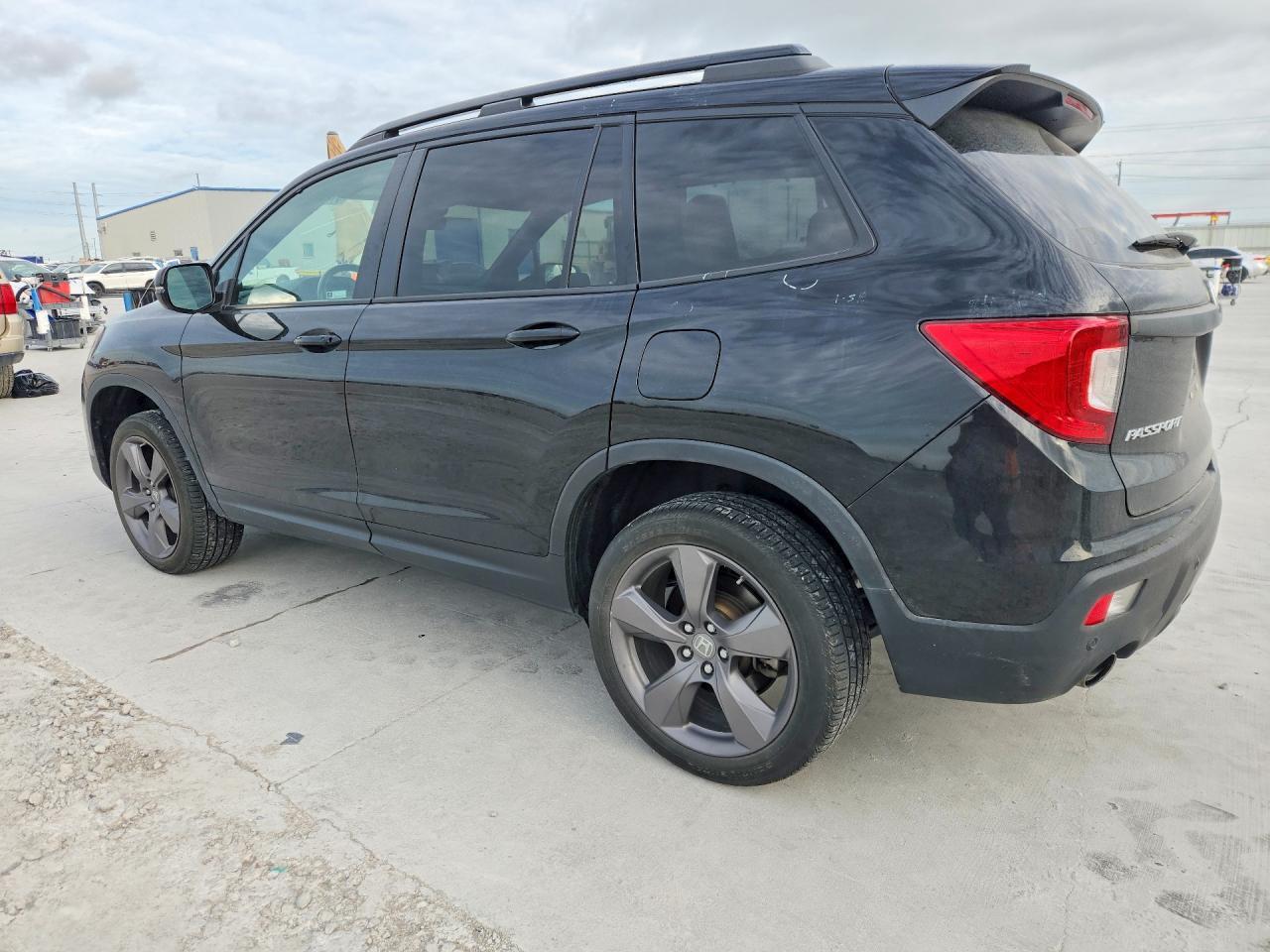 2021 Honda Passport Touring - Image 2