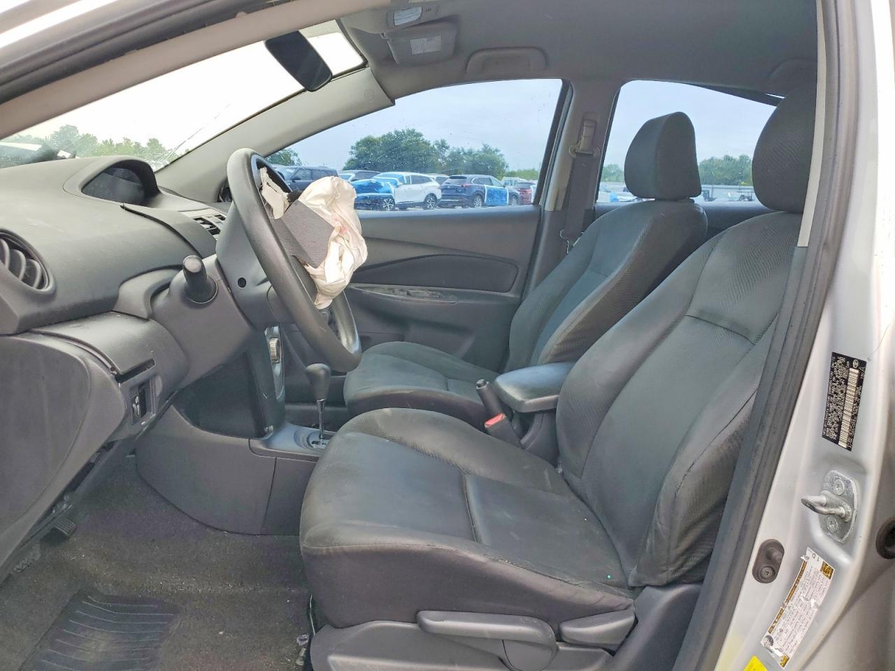 2010 Toyota Yaris Base - Фото 7