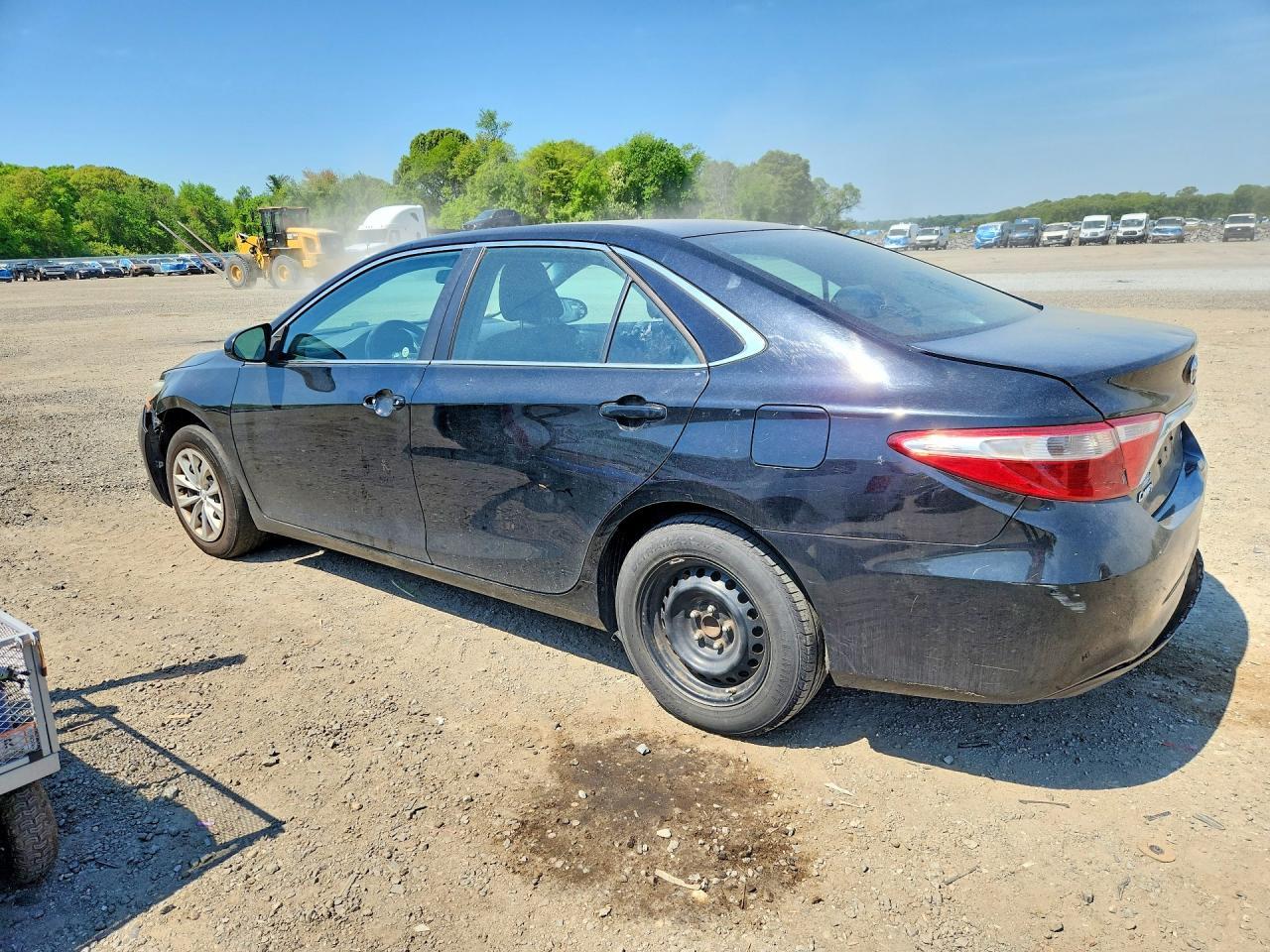 2015 Toyota Camry Le - Фото 2