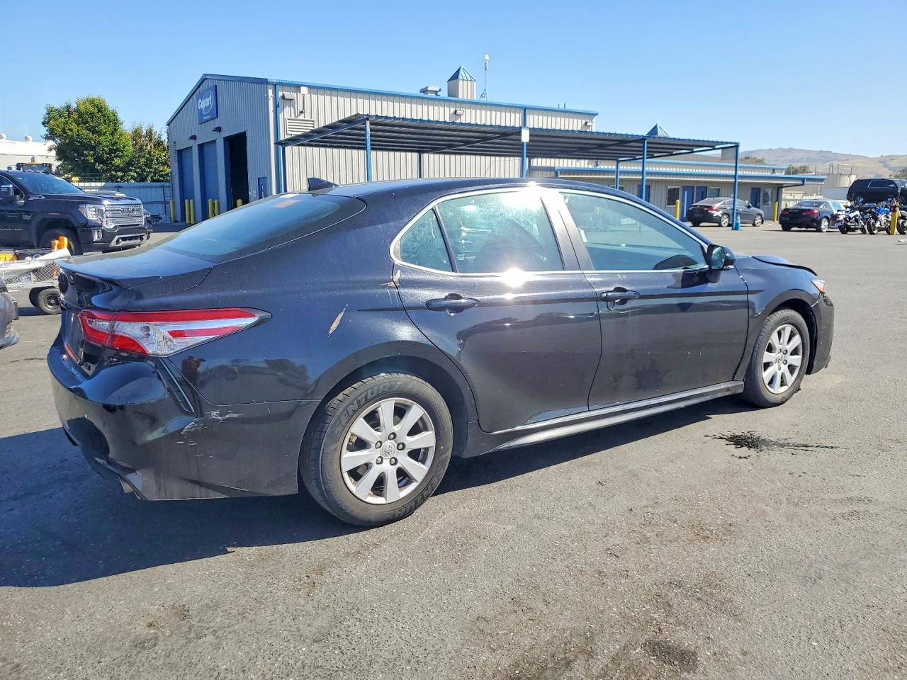 2020 Toyota Camry Se - Фото 3