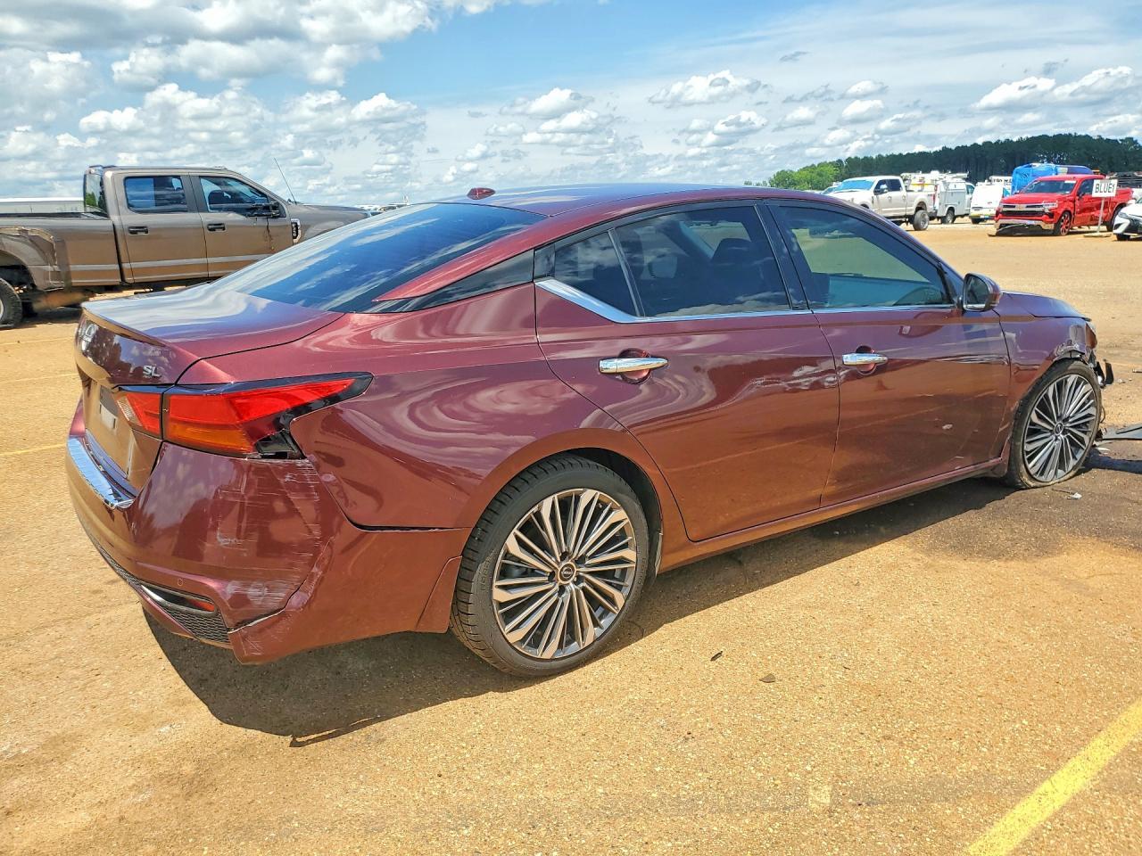 2023 Nissan Altima Sl - Image 3