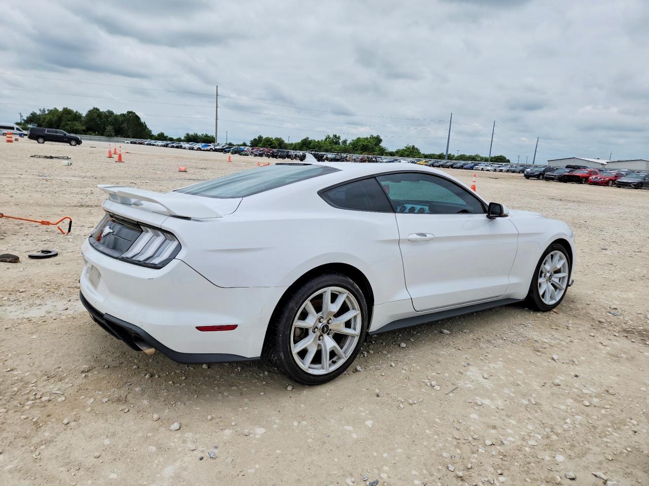 2022 Ford Mustang - Image 3