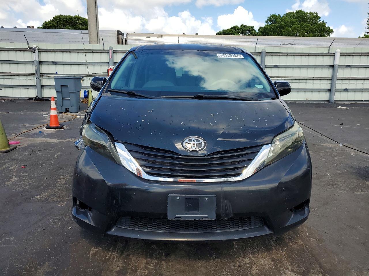 2011 Toyota Sienna Le - Image 5