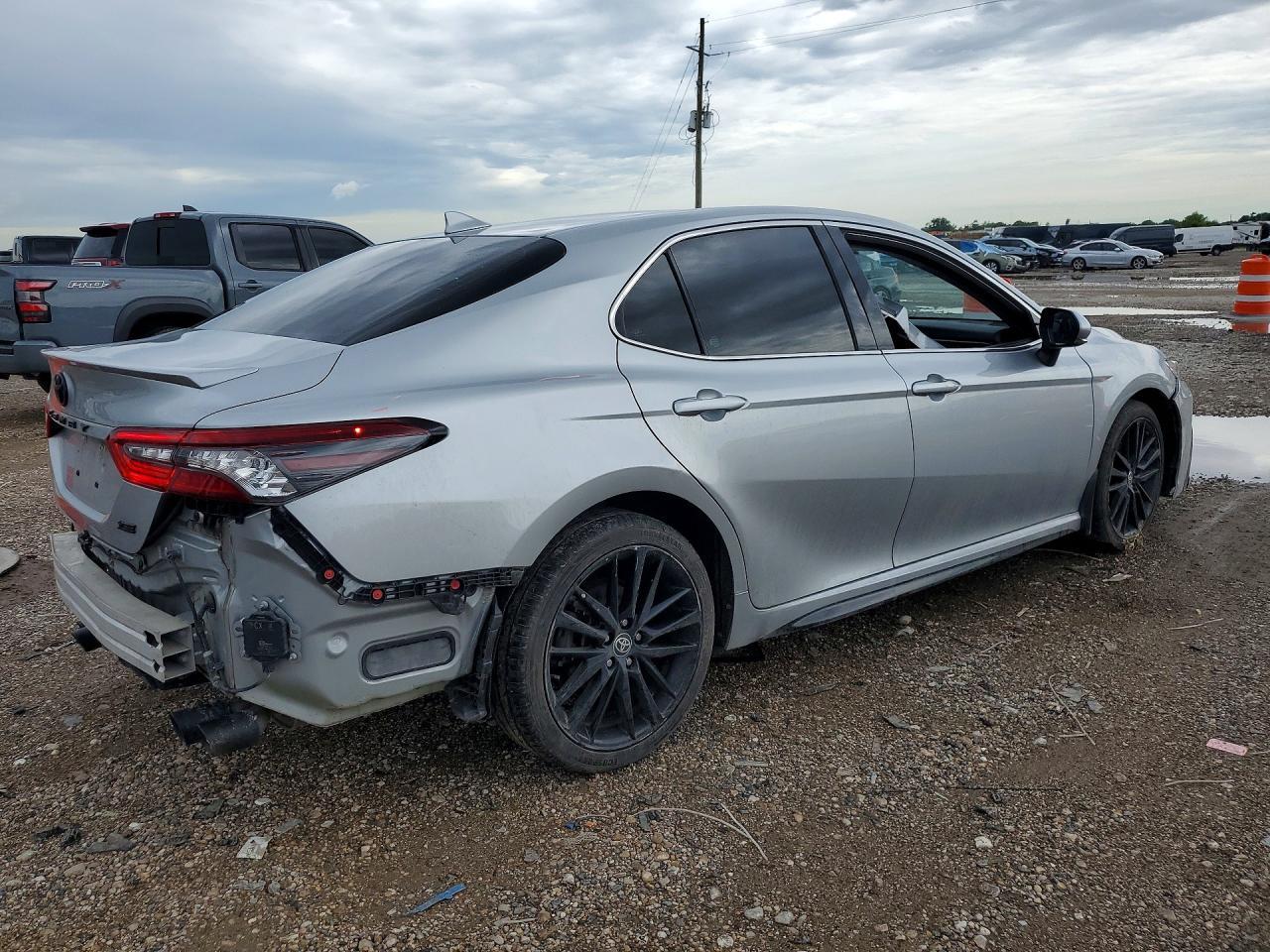 2022 Toyota Camry Xse - Image 3
