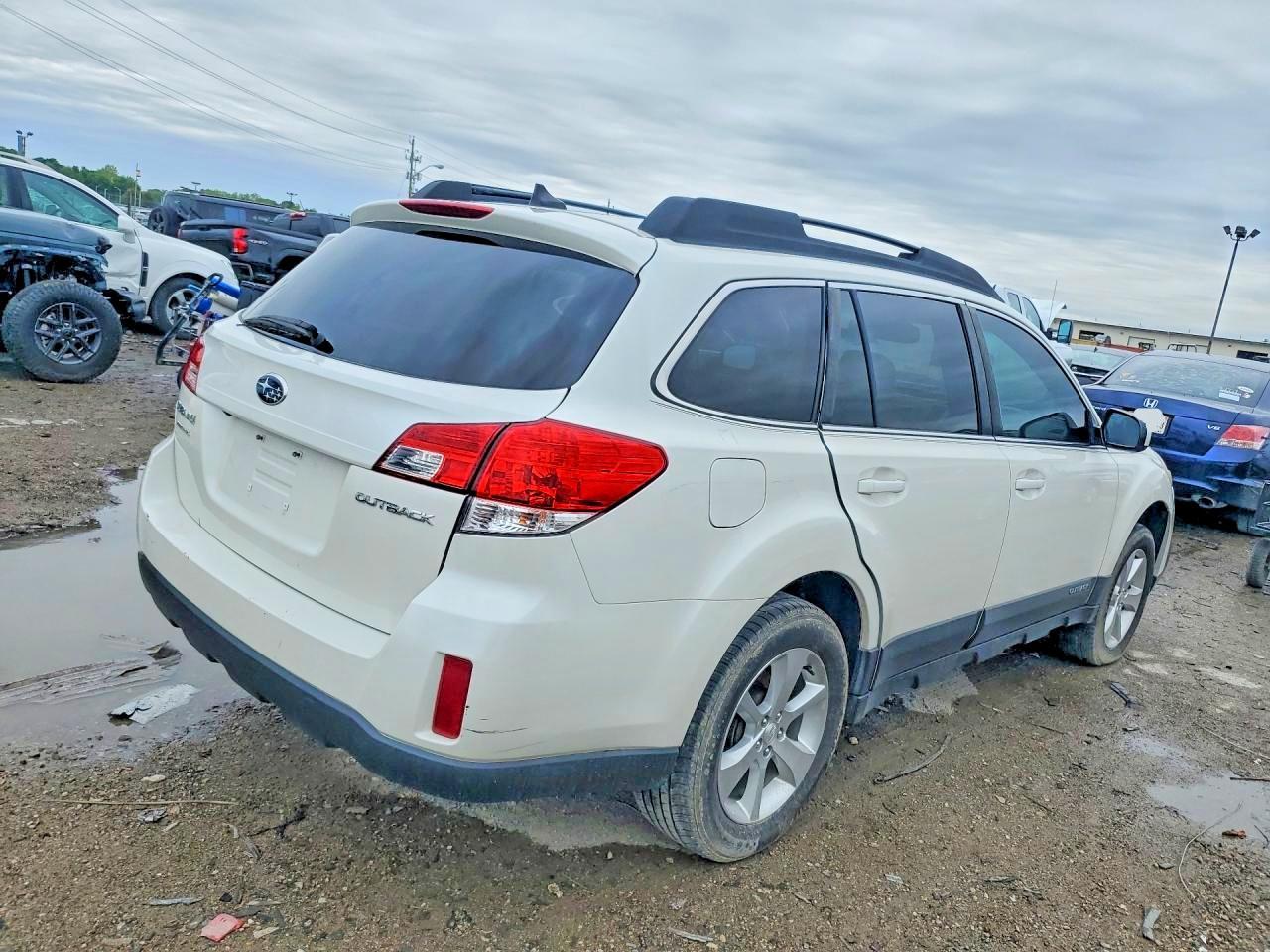 2014 Subaru Outback 2.5I Limited - Image 3