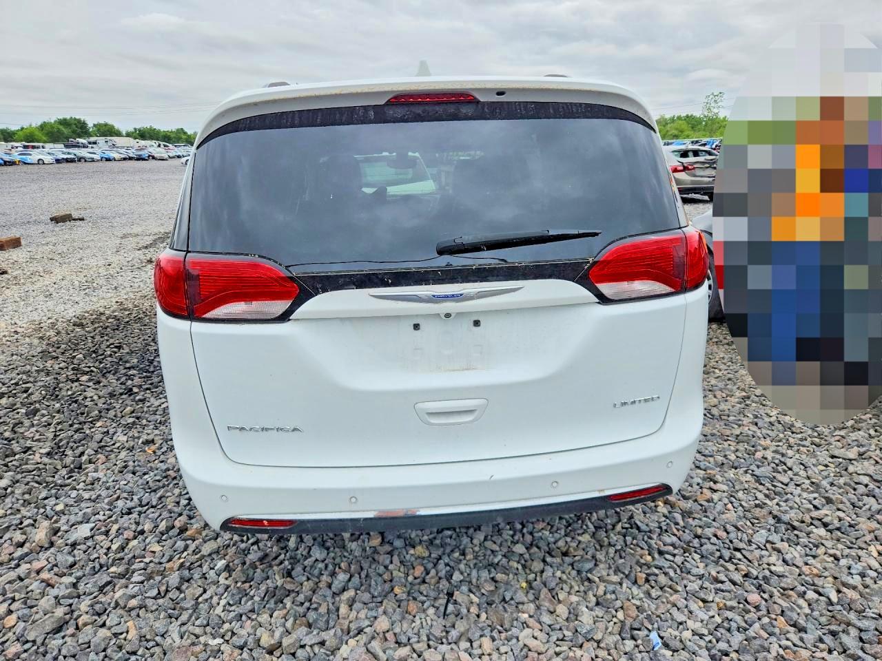 2018 Chrysler Pacifica Limited - Image 6