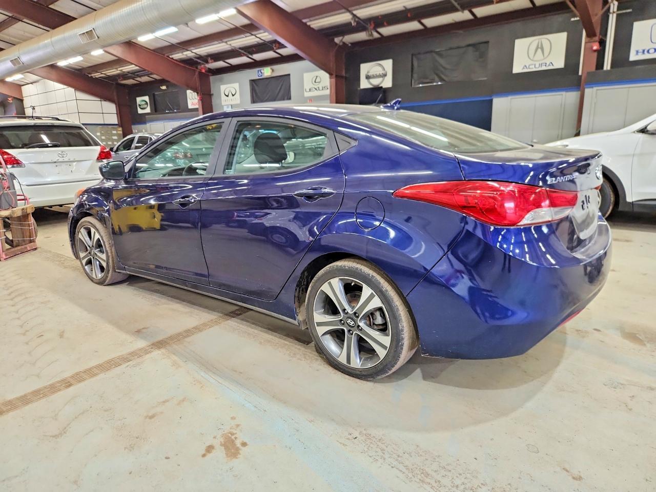 2014 Hyundai Elantra Se - Image 2
