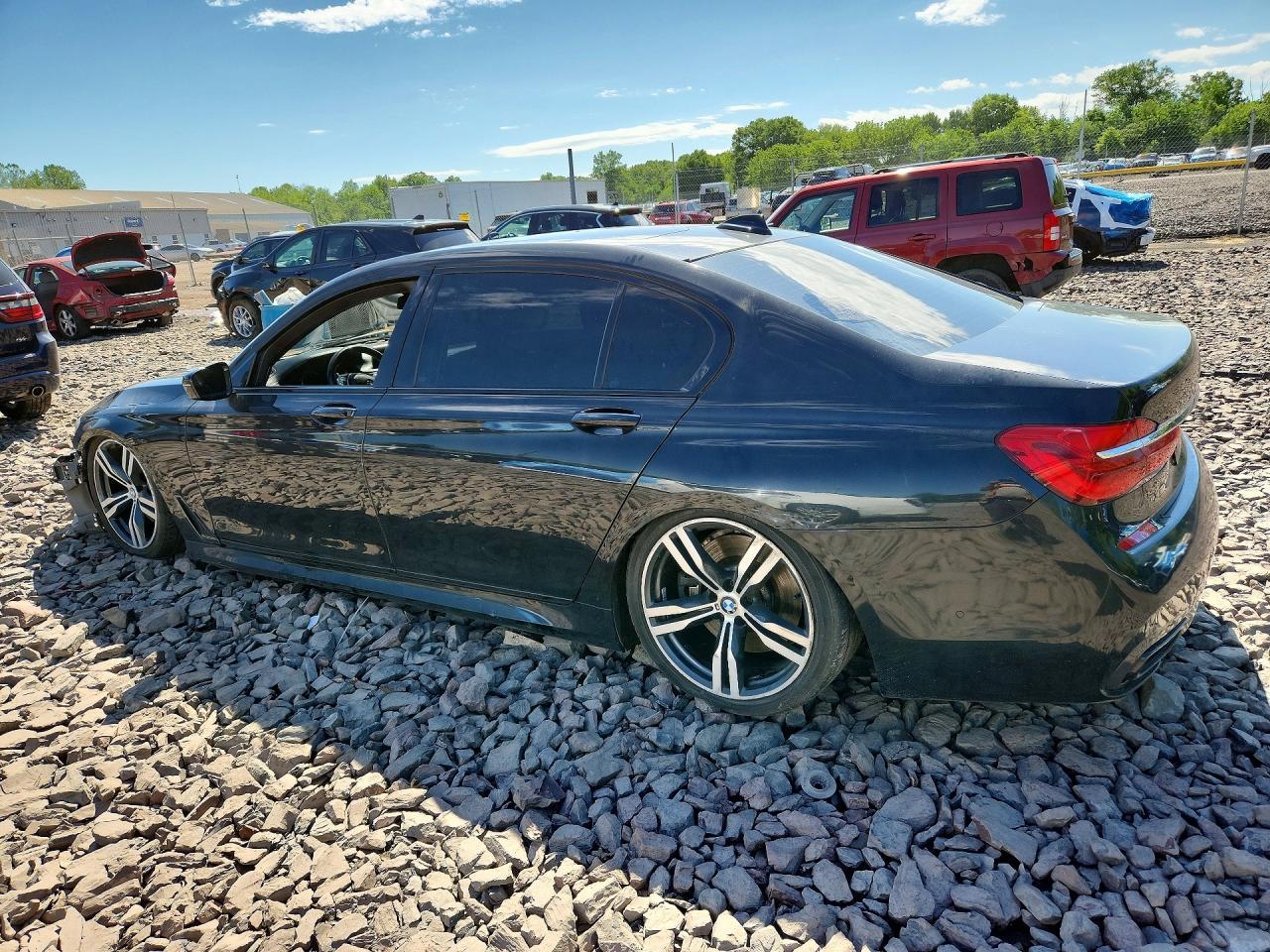 2016 BMW 750 I - Фото 2