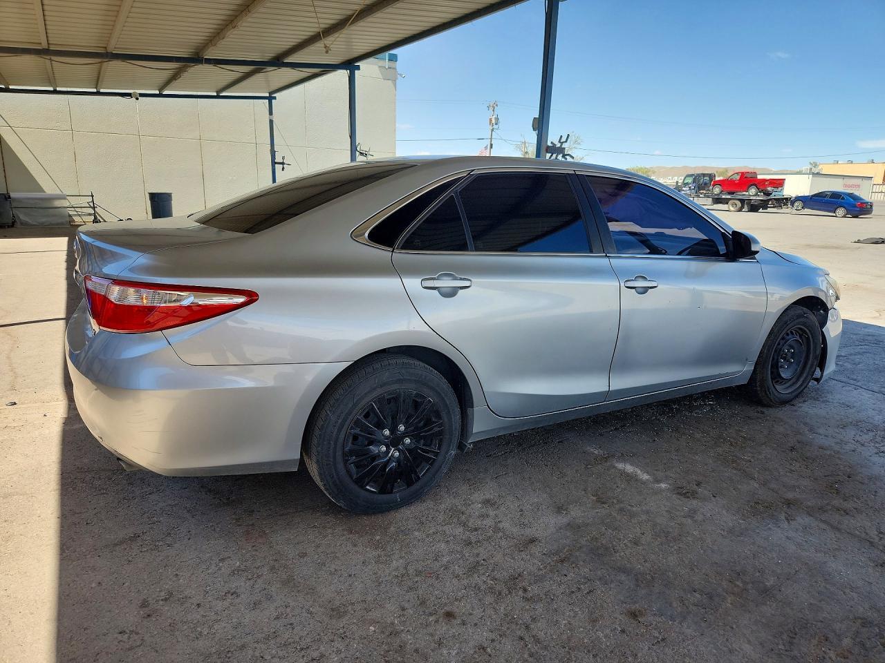 2017 Toyota Camry Le - Фото 3