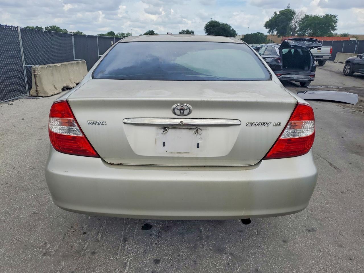 2004 Toyota Camry Le - Image 6