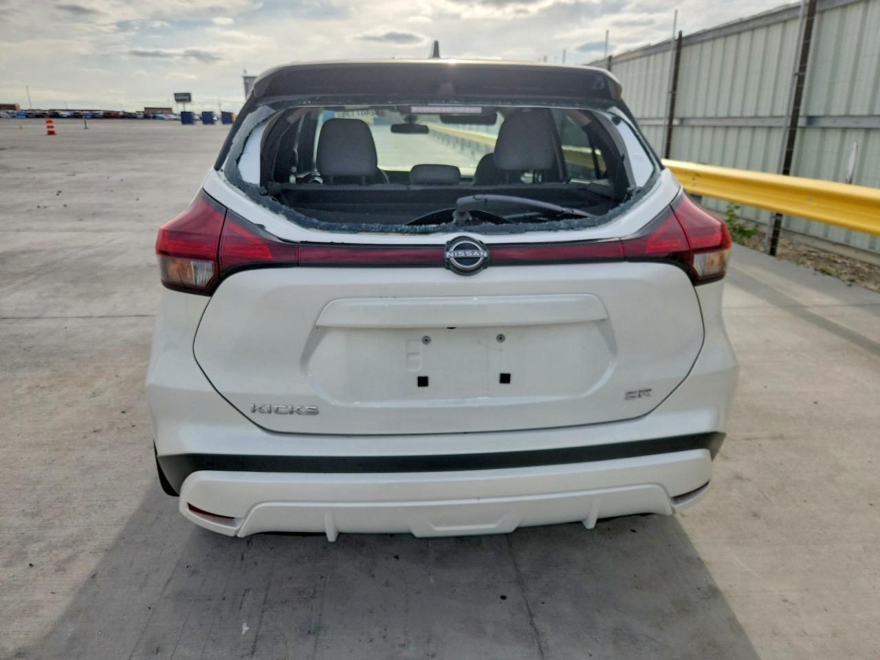 2024 Nissan Kicks Sr - Image 6