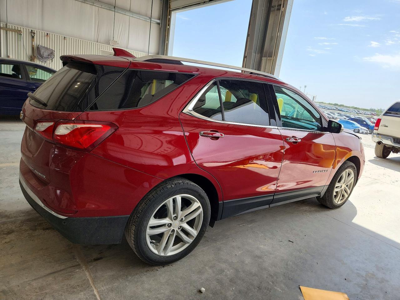 2020 Chevrolet Equinox Premier - Image 3
