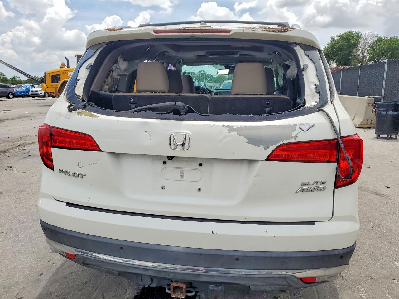 2016 Honda Pilot Elite - Image 6
