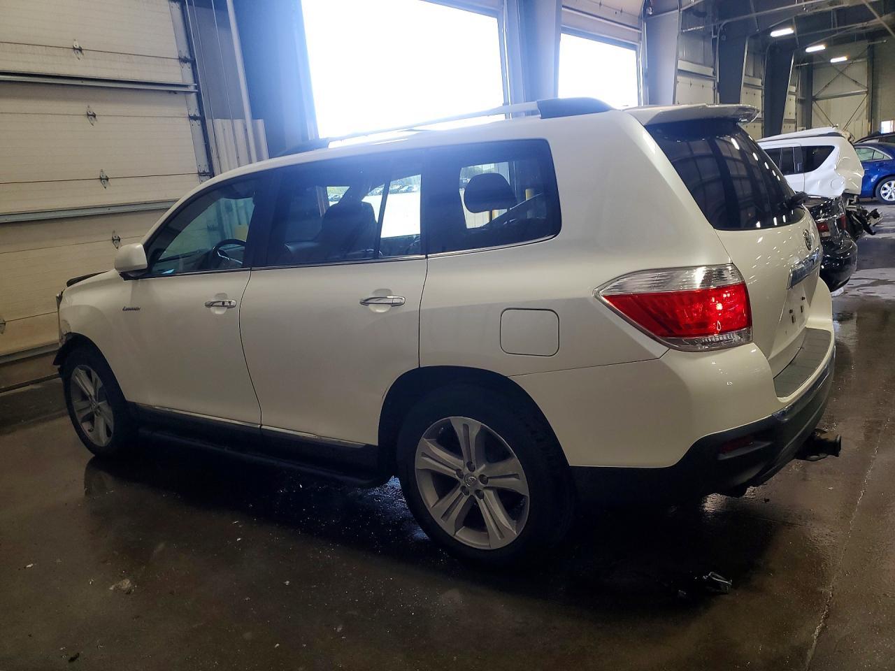 2013 Toyota Highlander Limited - Image 2