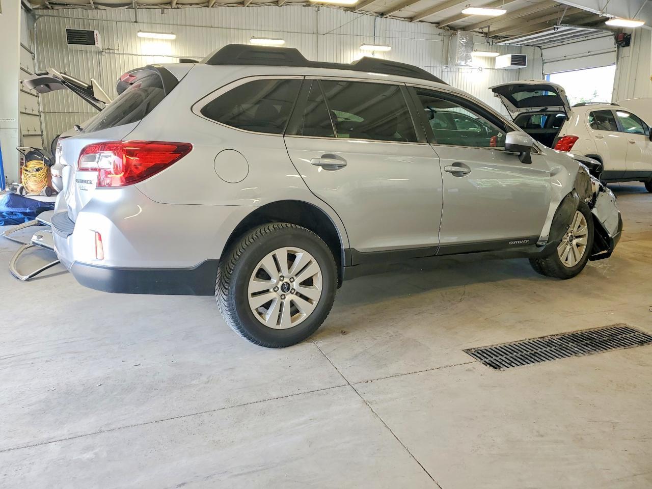 2017 Subaru Outback 2.5I Premium - Image 3