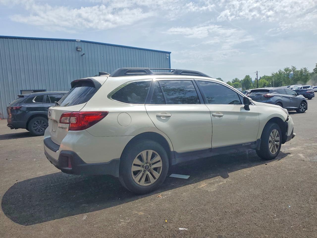 2018 Subaru Outback 2.5I Premium - Image 3