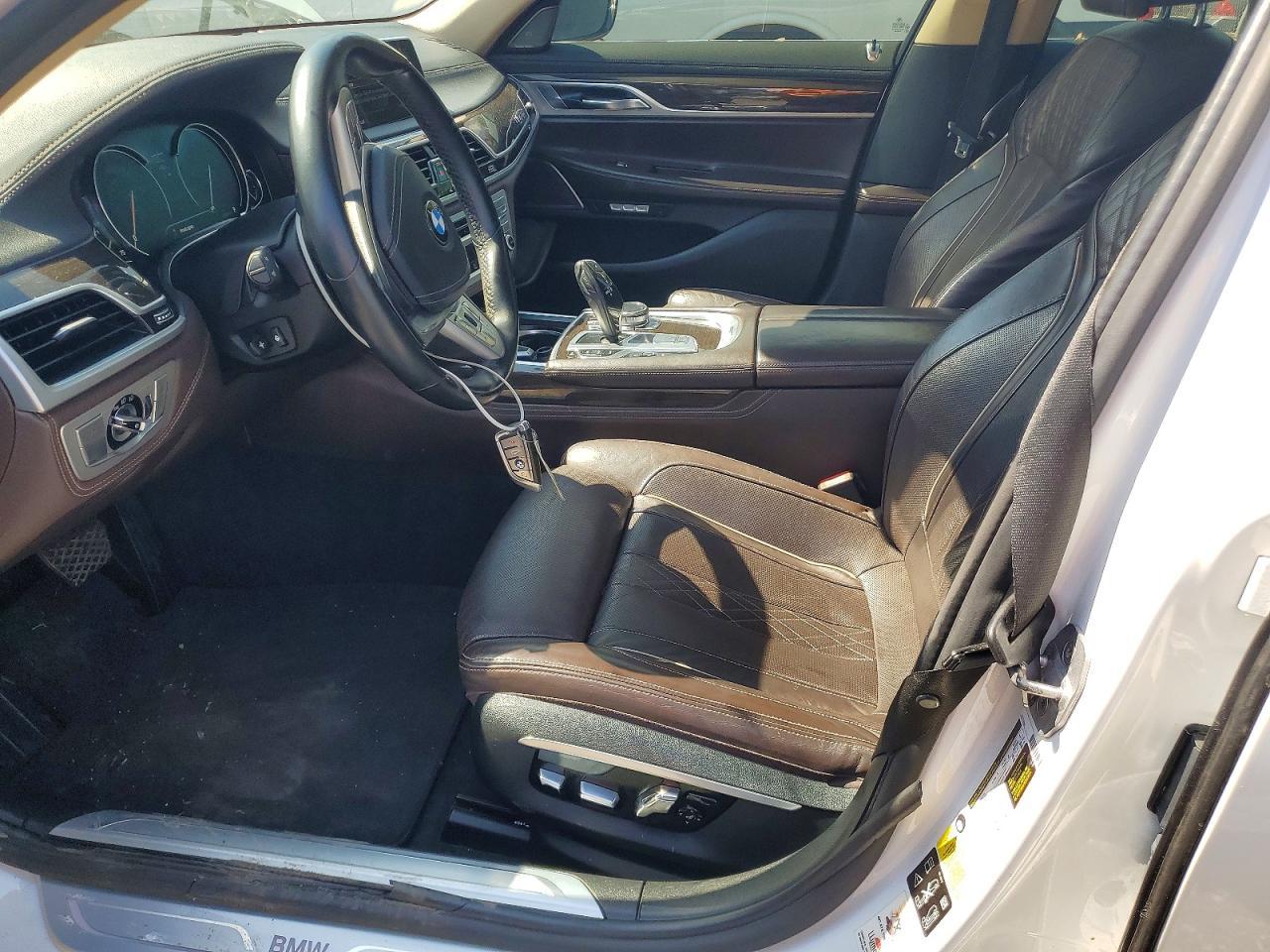 2016 BMW 750 Xi - Фото 7