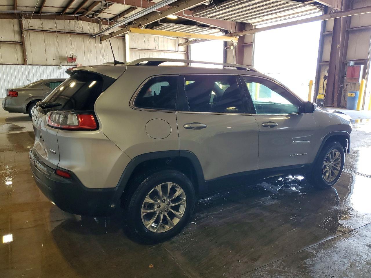 2019 Jeep Cherokee Latitude Plus - Image 3