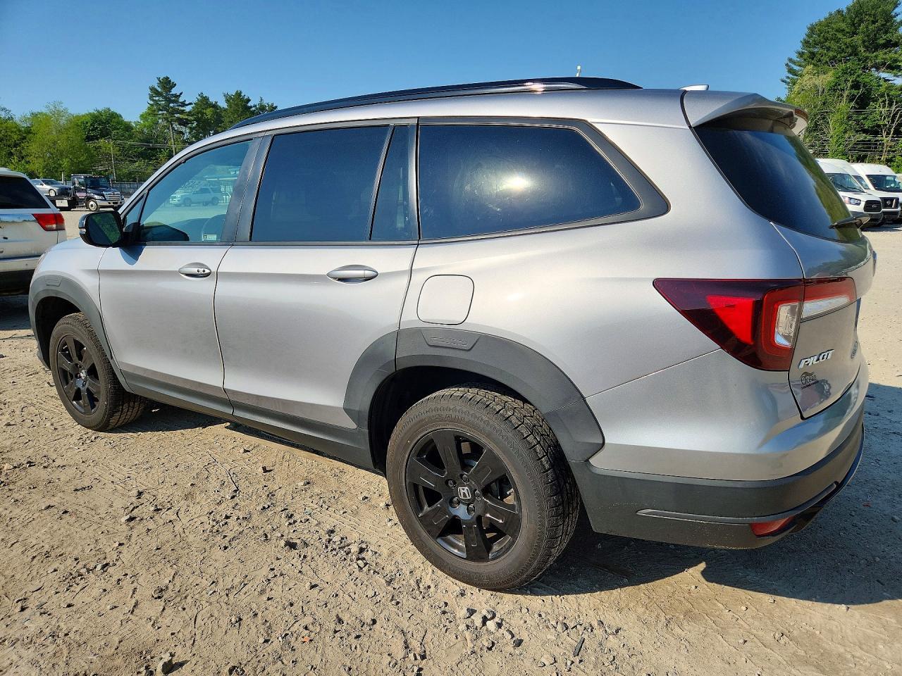 2022 Honda Pilot Trailsport - Image 2