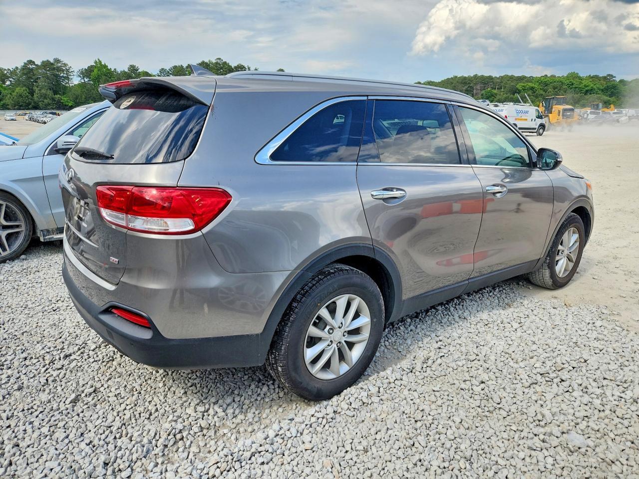 2016 Kia Sorento Lx - Image 3