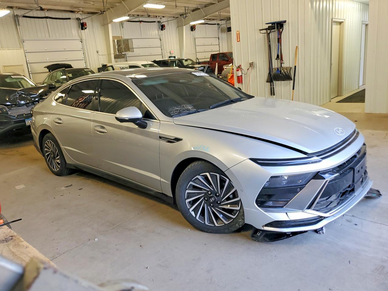 2024 Hyundai Sonata Hybrid Limited - Image 4