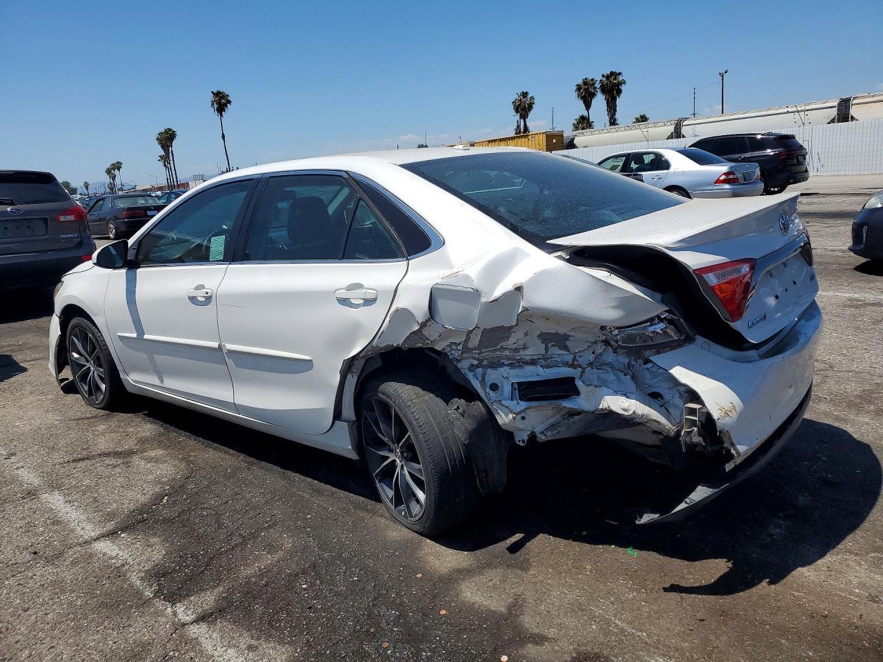 2016 Toyota Camry Xse - Фото 2