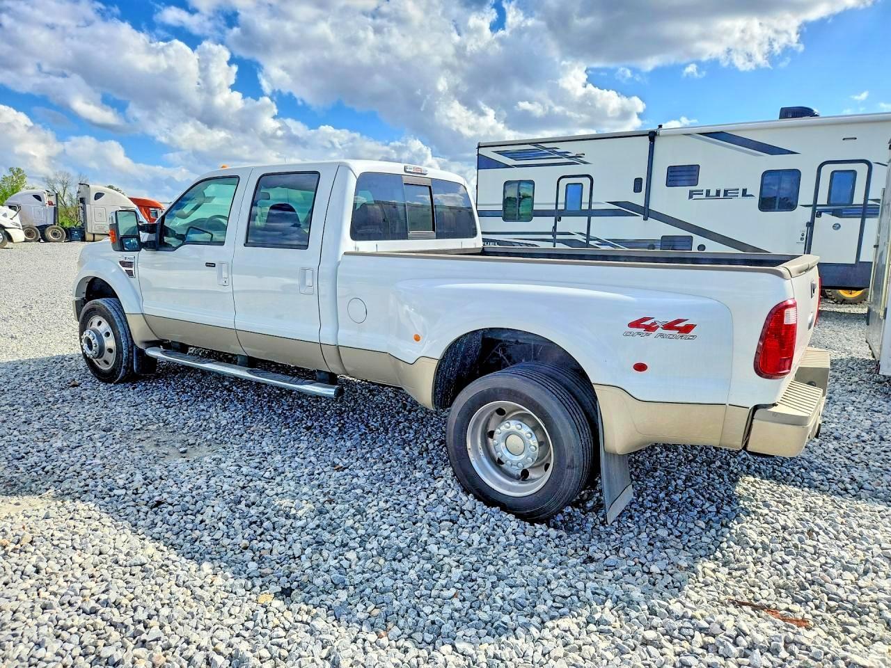 2008 Ford F450 Super Duty - Image 2