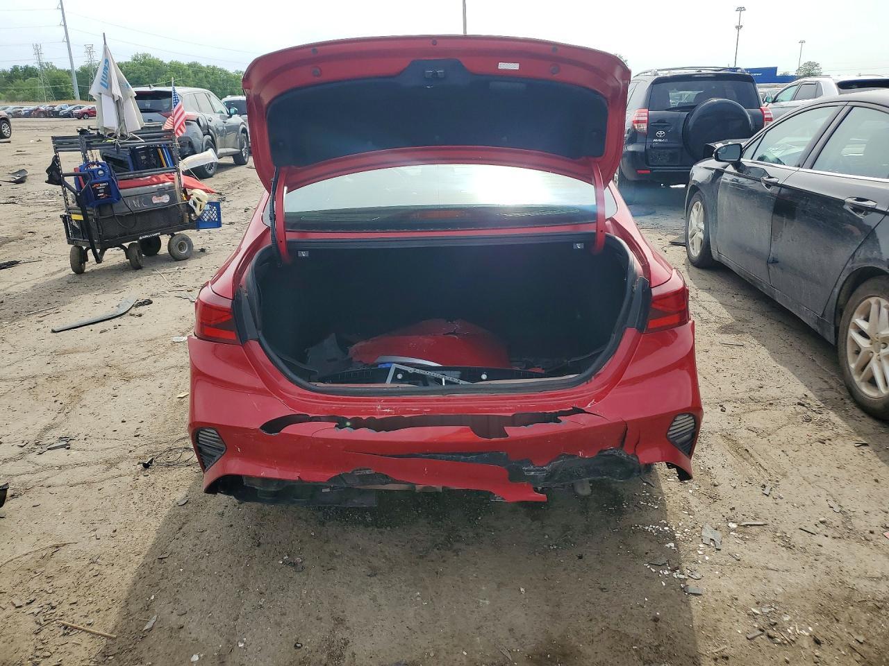 2023 Kia Forte Lxs - Image 6