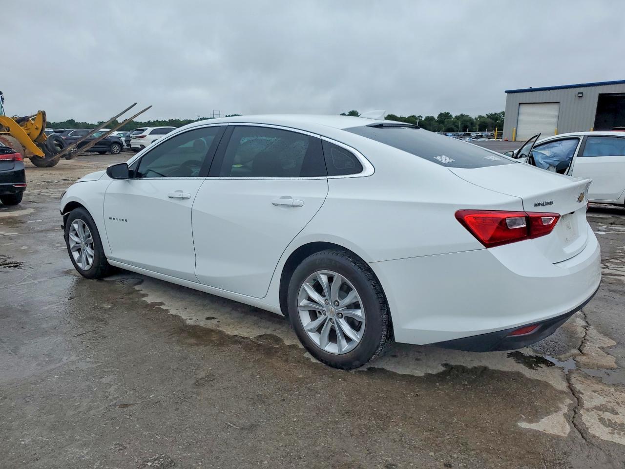 2023 Chevrolet Malibu - Image 2