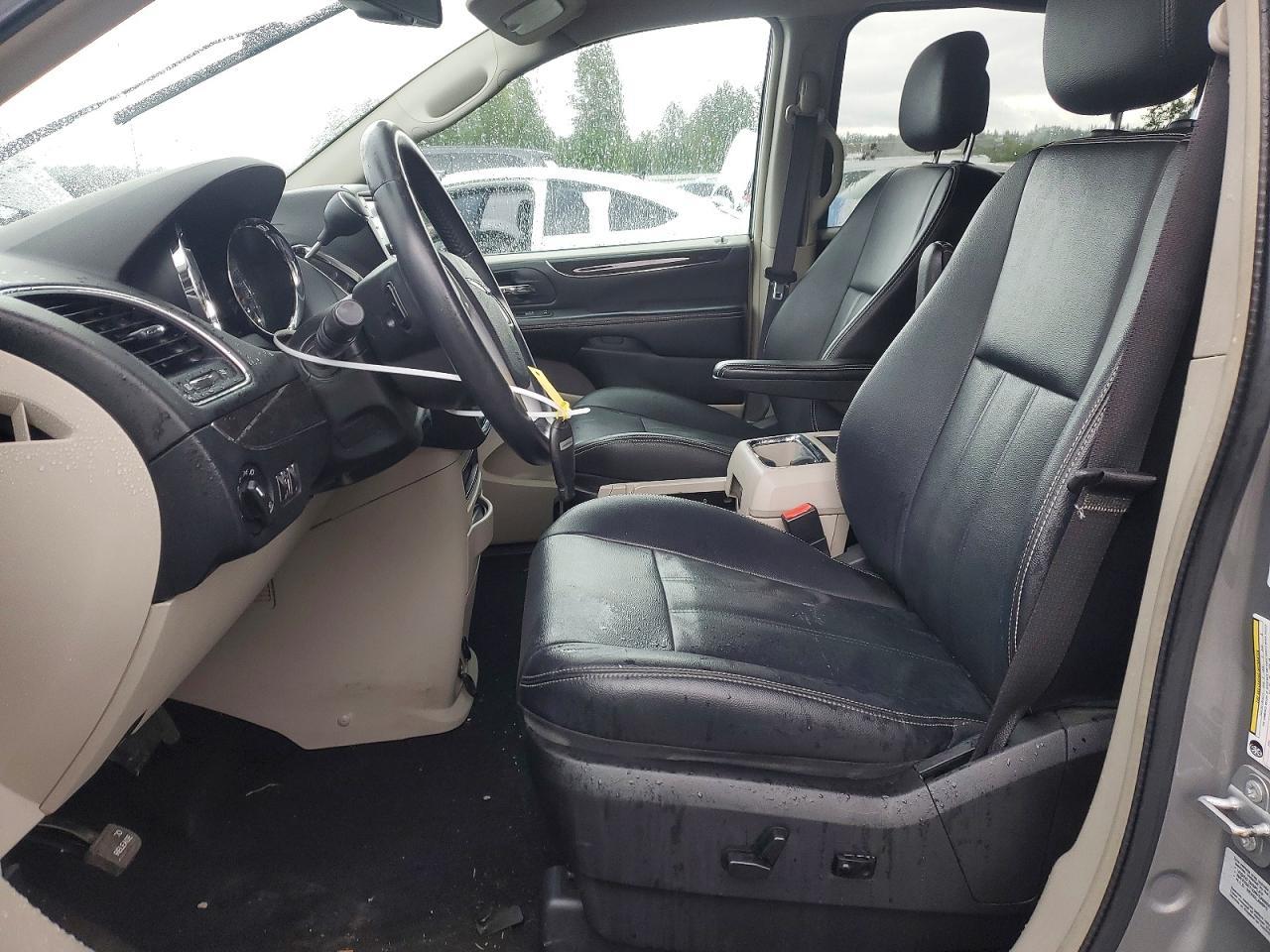 2016 Chrysler Town & Country Touring - Image 7