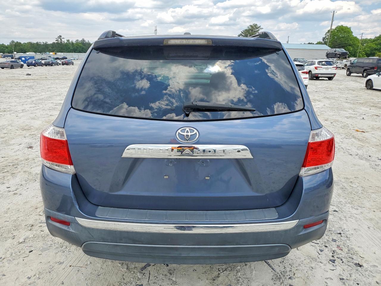 2012 Toyota Highlander Se - Image 6