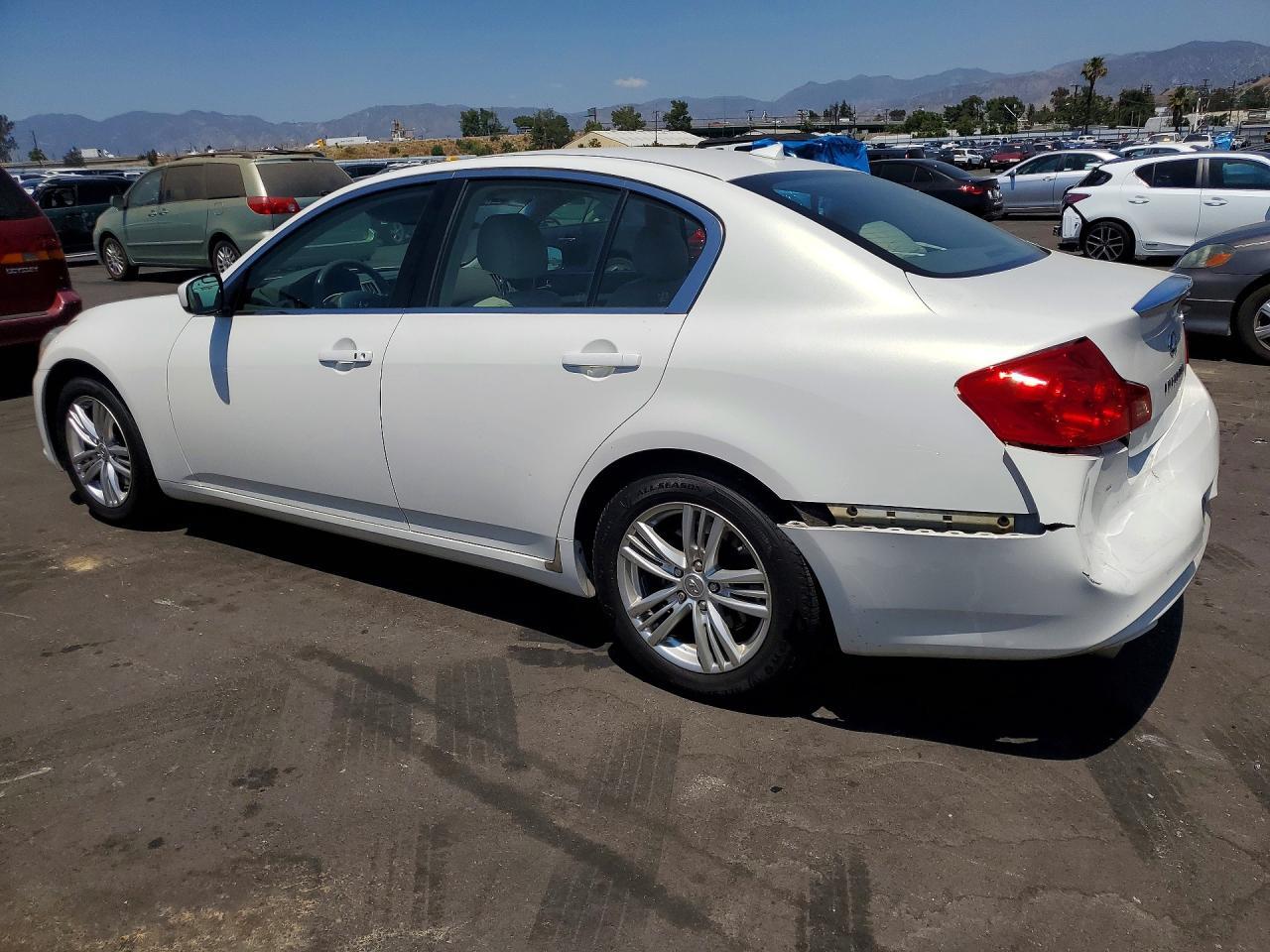 2011 Infiniti G25 Sedan Base - Image 2