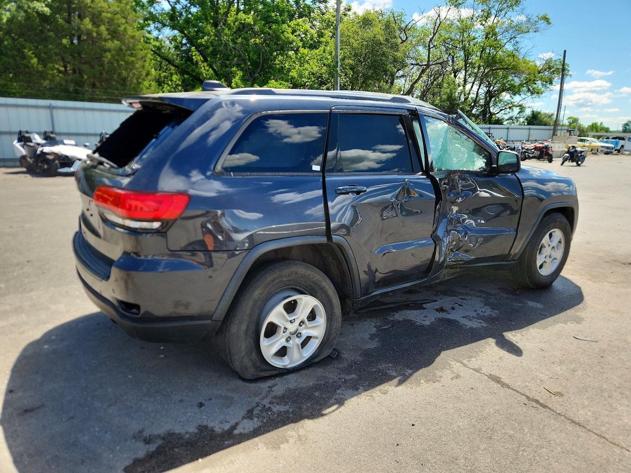 2016 Jeep Grand Cherokee Laredo - Image 3