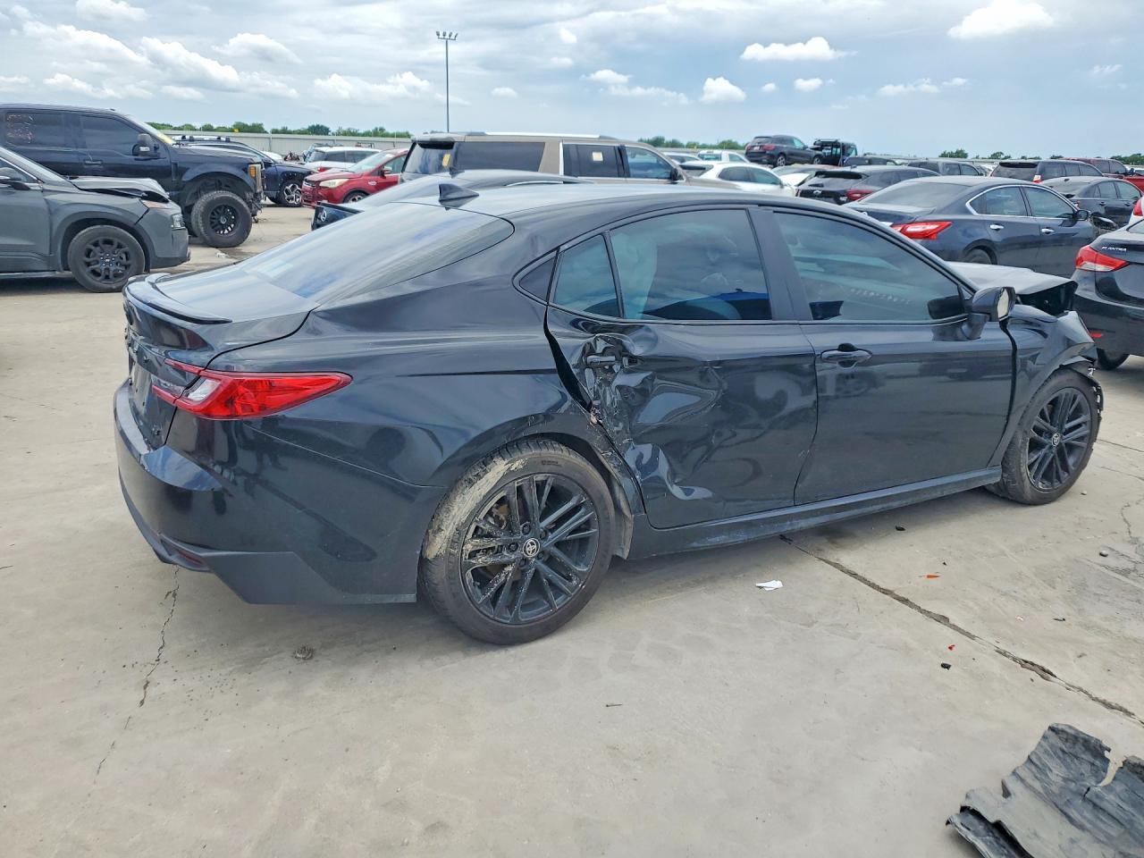 2025 Toyota Camry Se - Фото 3