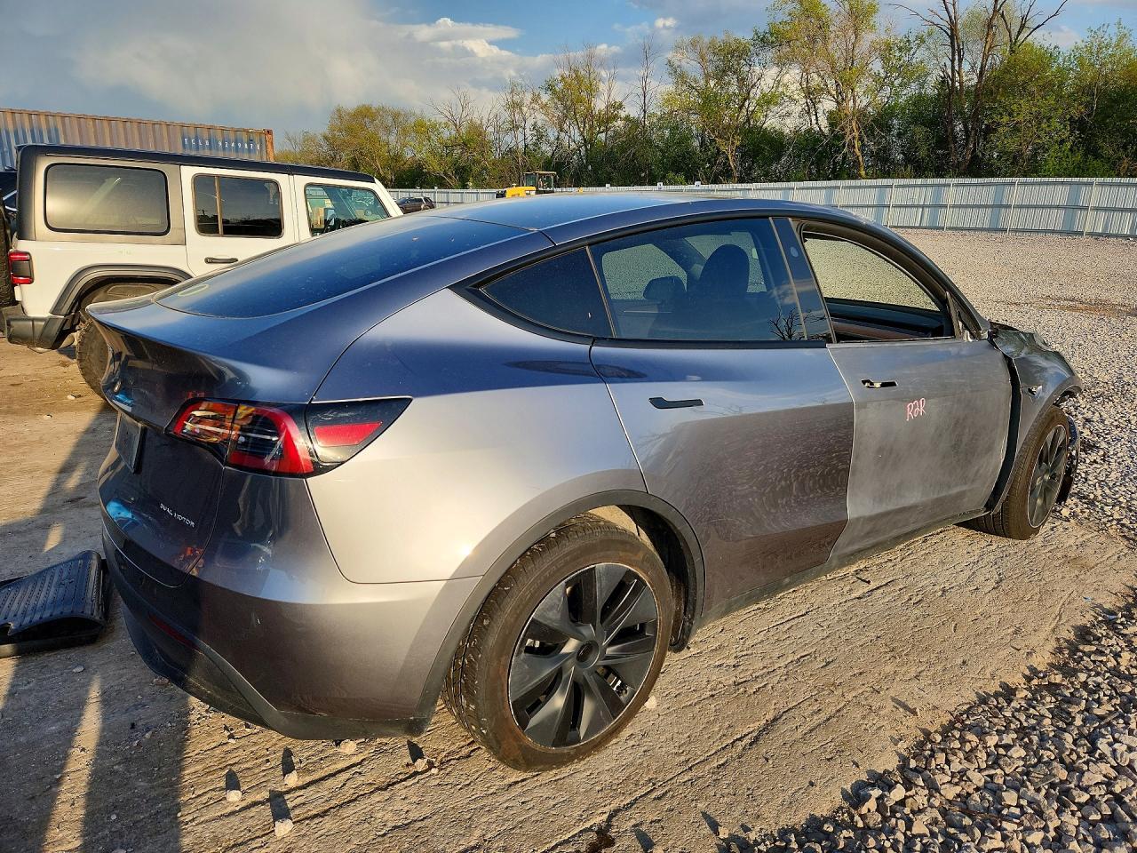 2024 Tesla Model Y - Фото 3