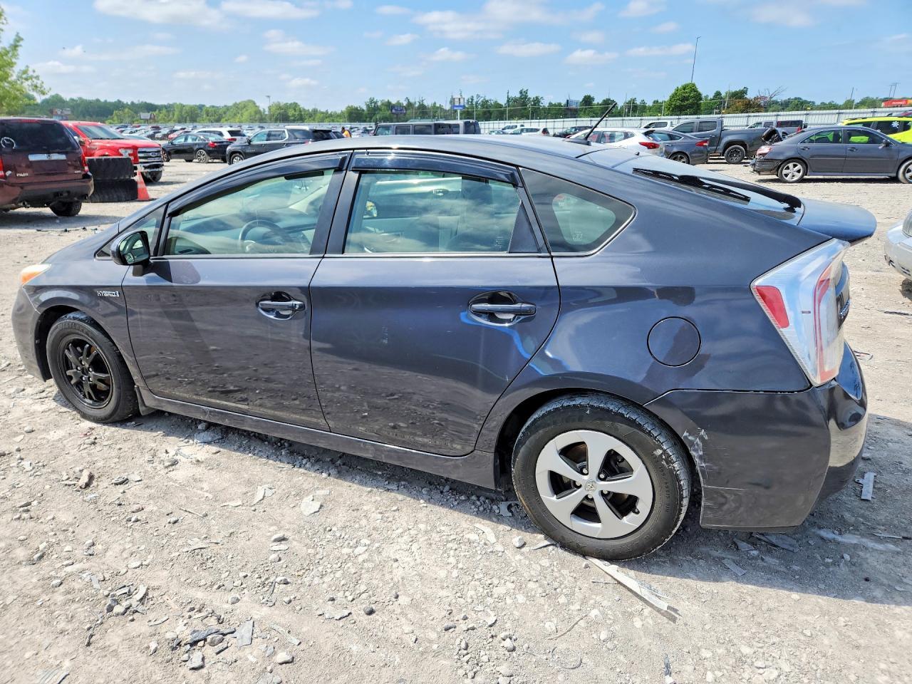 2015 Toyota Prius Three - Фото 2