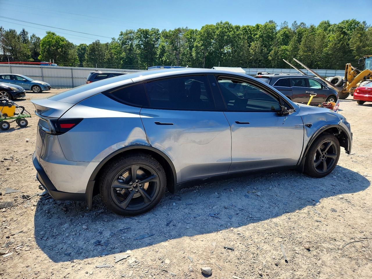 2026 Tesla Model Y - Фото 3