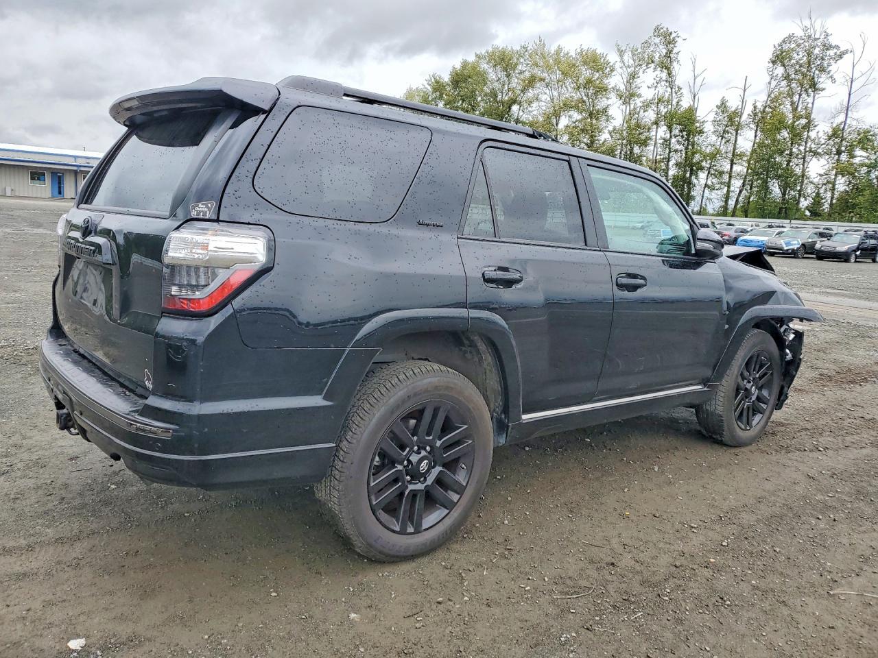 2021 Toyota 4Runner Nightshade Edition - Фото 3
