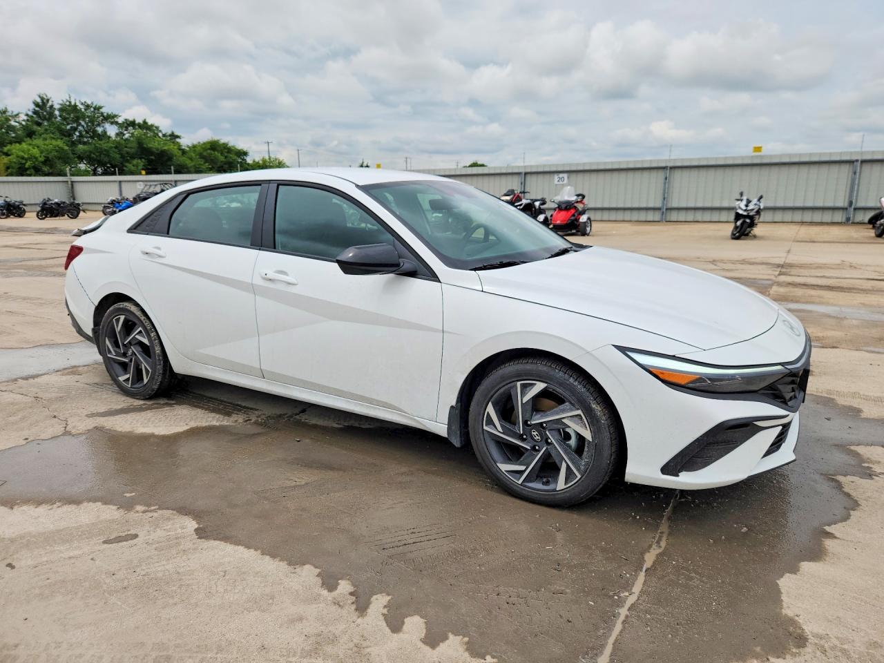 2025 Hyundai Elantra Hybrid Sel Sport - Image 4