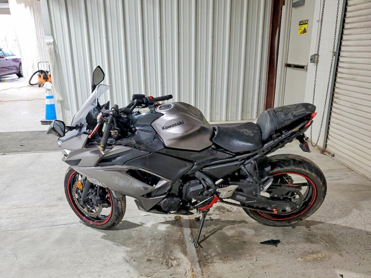 2021 Kawasaki Ex650 N - Image 3
