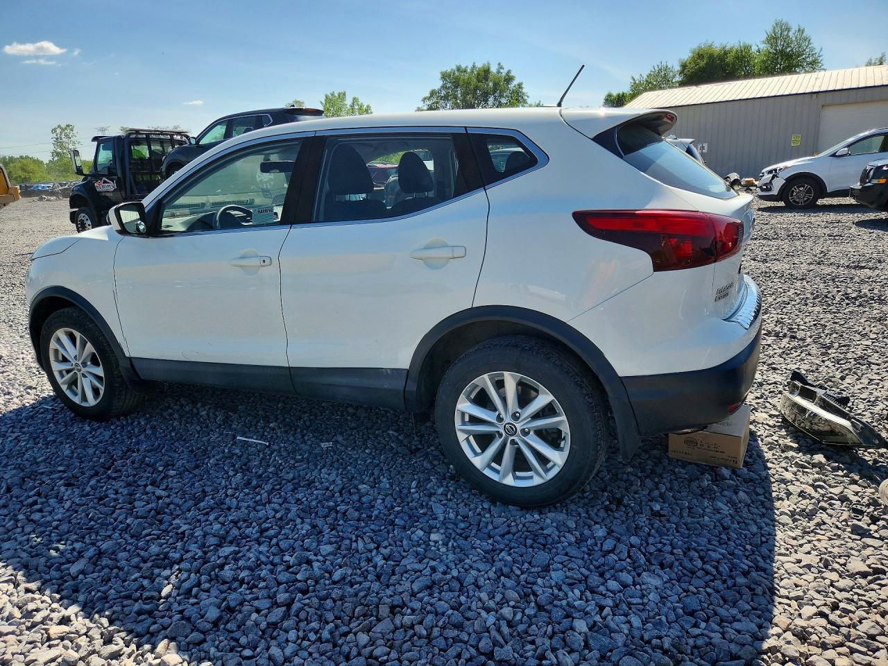 2019 Nissan Rogue Sport S - Фото 2